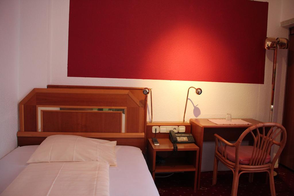 Wali'S Hotel Bielefeld Oda fotoğraf