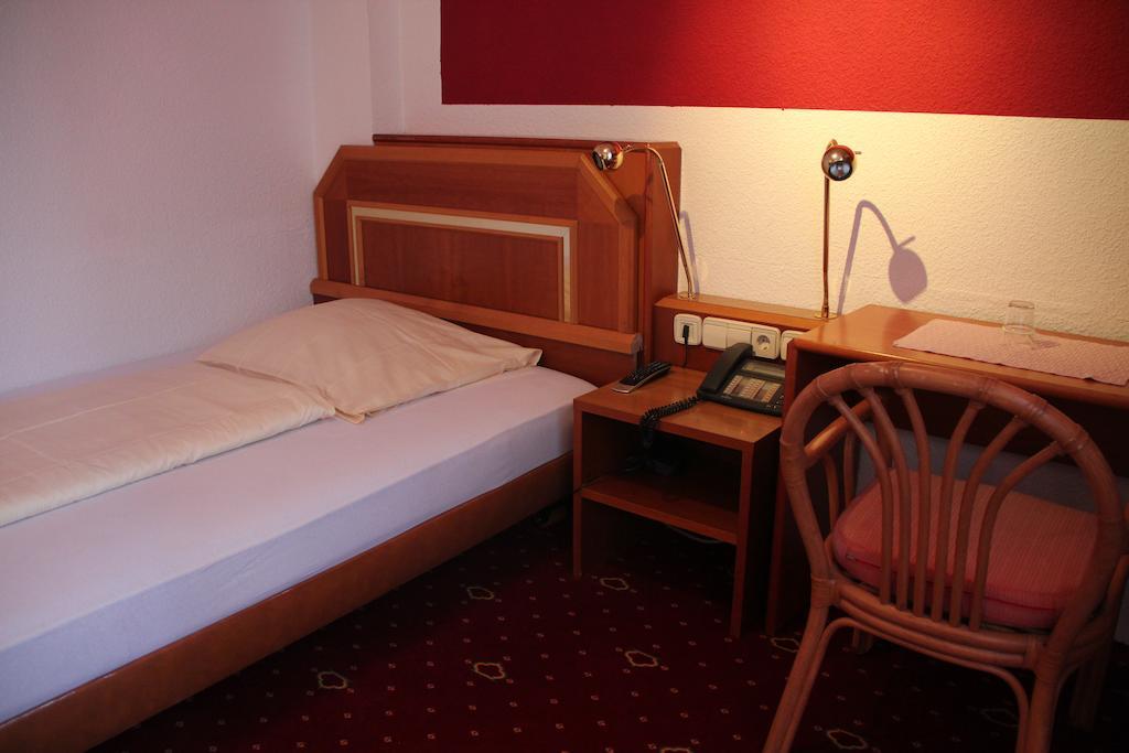 Wali'S Hotel Bielefeld Oda fotoğraf